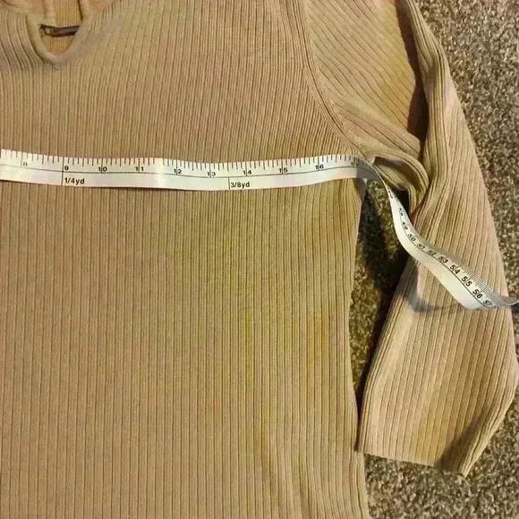 Uniform John Paul Richard tan silk blend sweater - Picture 4 of 7